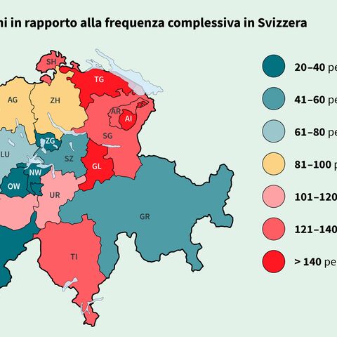 Una cartina a colori della Svizzera mostra la frequenza dei sinistri nei vari cantoni rispetto alla frequenza nazionale, dal 20% a oltre il 140%.