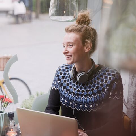 Frau am Laptop