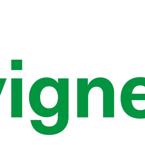 Green logo with highway symbol and QR code, next to it the text “e-vignette.ch” in green letters on a white background.