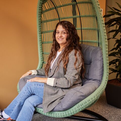 Elena, responsable d’équipe, Contract Changes Health Insurance