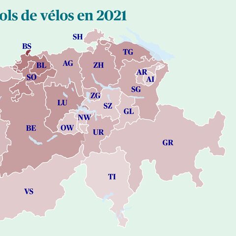 La carte de la Suisse montre la fréquence des vols de vélos par canton en 2021, de 0,2% à 2,8%, représentée par nuances de couleur.