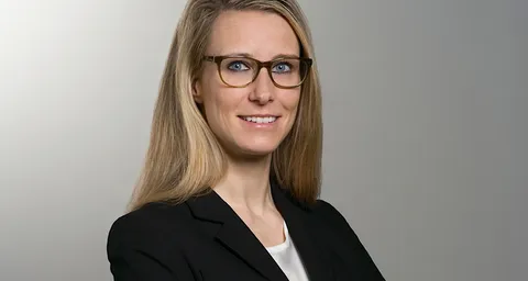 A portrait photo of Carole Kaufmann Ryan, a lawyer at AXA-ARAG.