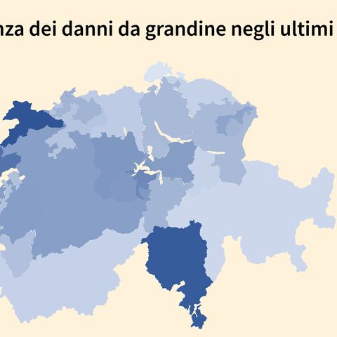 La cartina della Svizzera mostra la frequenza dei danni da grandine negli ultimi 20 anni, codificata per colore dall’azzurro (poco) al blu scuro (molto).