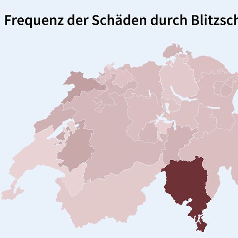 Karte der Schweiz zeigt die Schadensfrequenz durch Blitzschlag in den letzten 10 Jahren, mit dunkleren Farben für höhere Frequenzen.