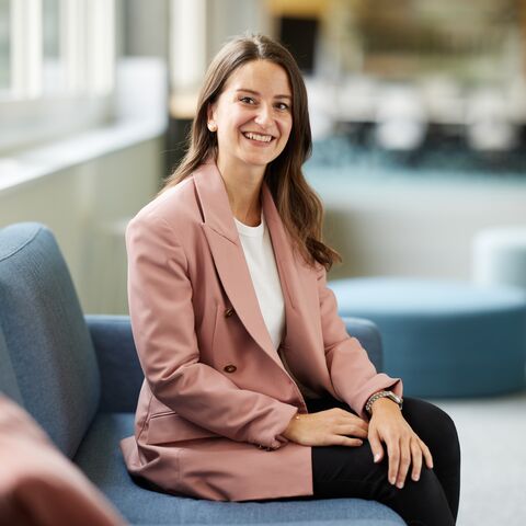 Julia, Human Sales Capital Manager