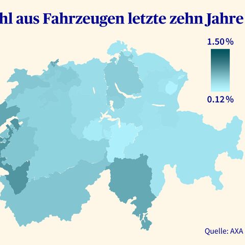 Karte der Schweiz zeigt Diebstahl aus Fahrzeugen in den letzten zehn Jahren nach Regionen, von 0,12% bis 1,50% mit verschiedenen Blautönen. 