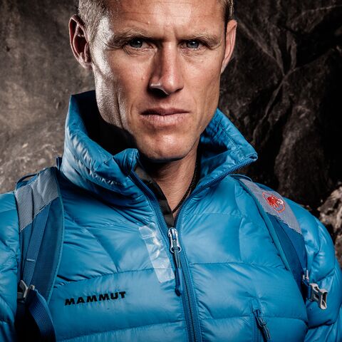Extremsportler Stephan Siegrist in einer blauen Jacke.