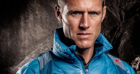 Extremsportler Stephan Siegrist in einer blauen Jacke.