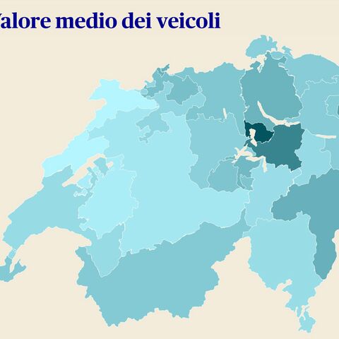 Una cartina della Svizzera mostra il valore medio dei veicoli per regione, in diverse tonalità di blu, da CHF 43 279 a CHF 64 777.