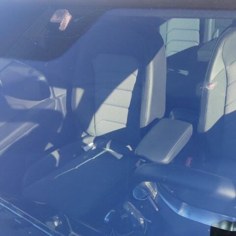 The picture shows on the left a windshield with a stone chips encircled in red and on the right a car whose interior can be seen through the window.
