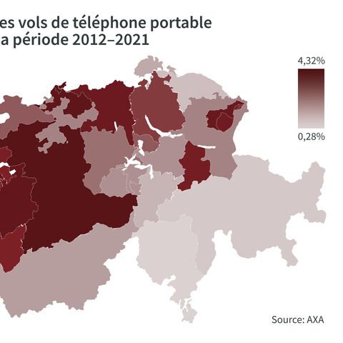 La carte de la Suisse indique la fréquence des vols de téléphones portables entre 2012 et 2021. Les régions sombres affichent des taux plus élevés.
