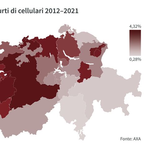 La cartina della Svizzera indica la frequenza dei furti di cellulari 2012-2021. Le regioni più scure hanno tassi più elevati.