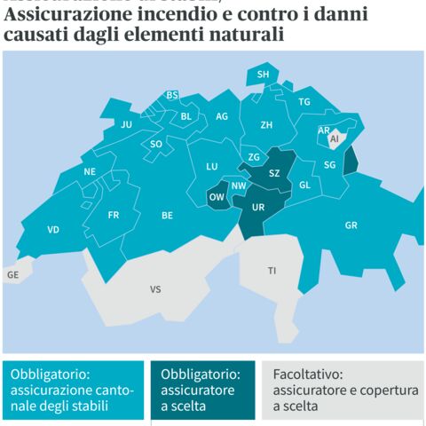 La cartina della Svizzera mostra le differenze cantonali nelle assicurazioni stabili, incendio ed eventi naturali in diversi colori.
