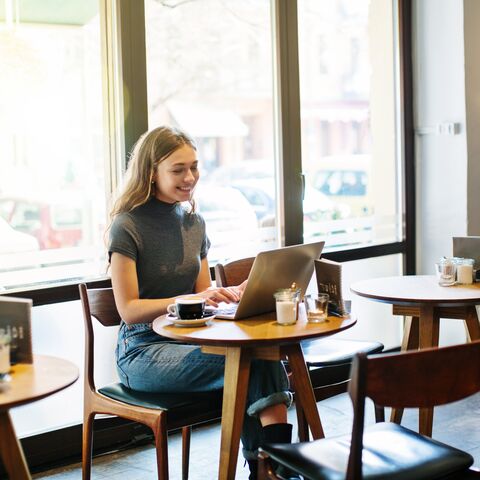 Vol d’un notebook dans un café