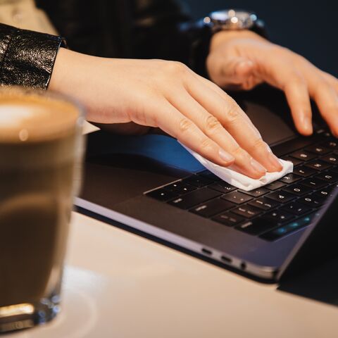 Tasse de café renversée